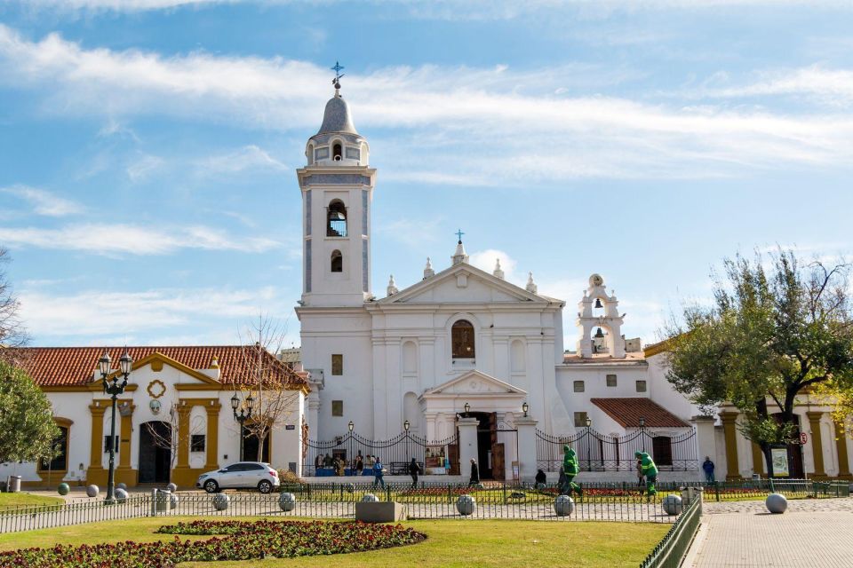 Buenos Aires: Recoleta & Evita In-App Audio Tour (EN, ES) - Download the Wegotrip App