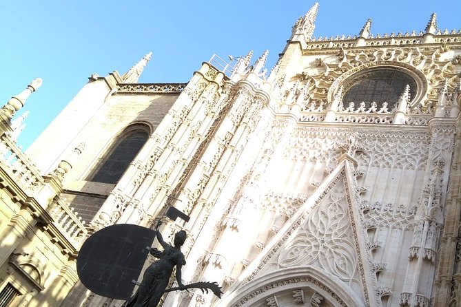 Cathedral of Seville English Guided Tour With Skip the Line & Access to Giralda - Guide Expertise and Language Abilities