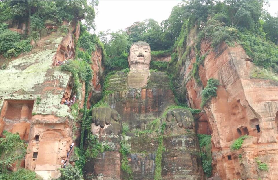 Chengdu Private Tour of Leshan Buddha and Panda Base - Location Highlights