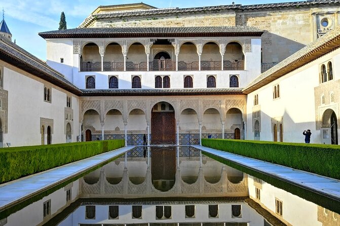 Complete 3H Private Tour of The Alhambra - Host Interaction and Acknowledgment