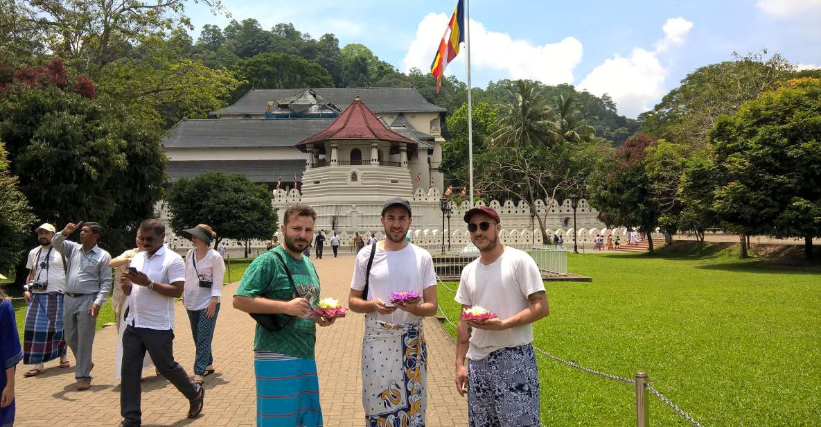 Discover Kandy's Highlights in a Day With Inpura Travels - Gift Options