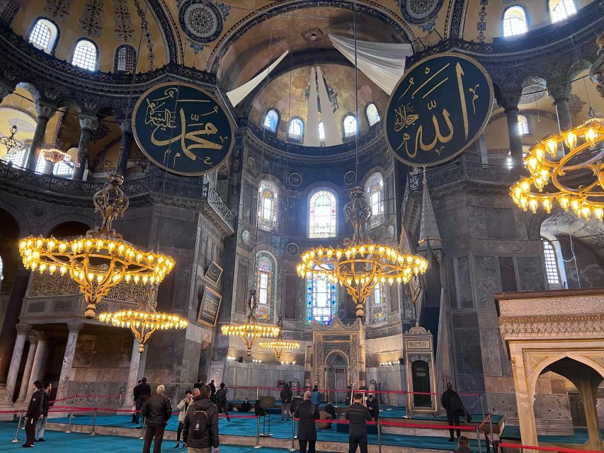 Discover the Highlights of Istanbul: Best Walking City Tour - Engaging Tour Guide