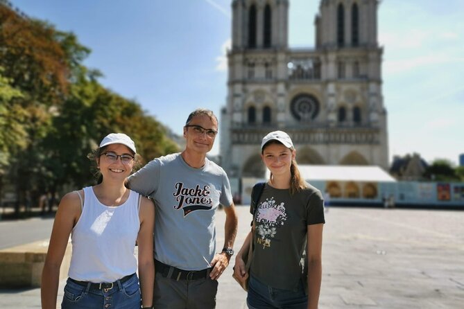 Family Escape Game With Kids and Teens on the Île De La Cité - Participant Capacity