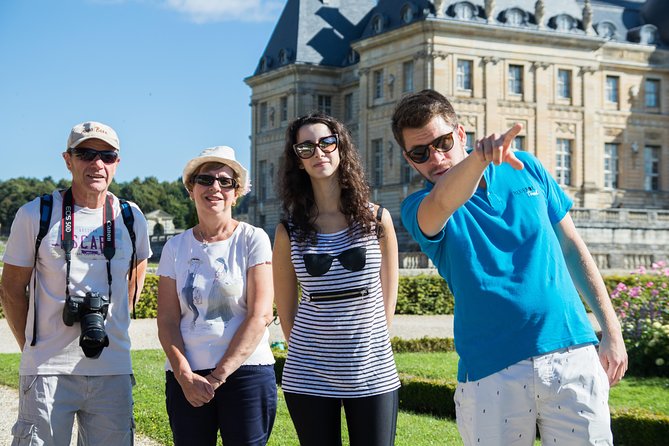 Fontainebleau and Vaux-Le-Vicomte Castle Small-Group Day Trip From Paris - Meeting Point