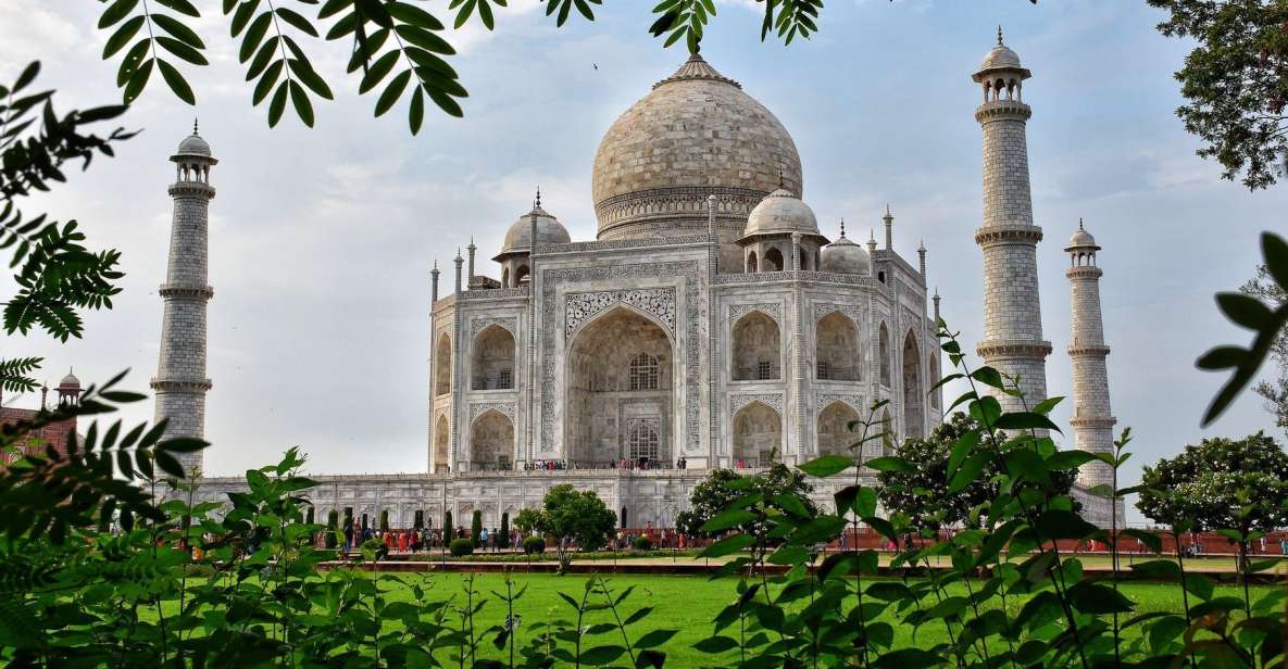 From Delhi: Private Taj Mahal and Fatehpur Sikri Fort By Car - Transportation and Driver Services