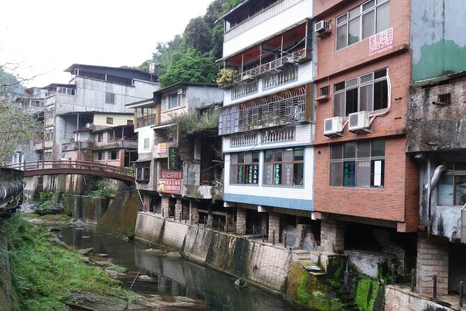 Full-Day Private Tour Taipei Tamsui-Kavalan and Shiding Old Street - Expert Tour Guides