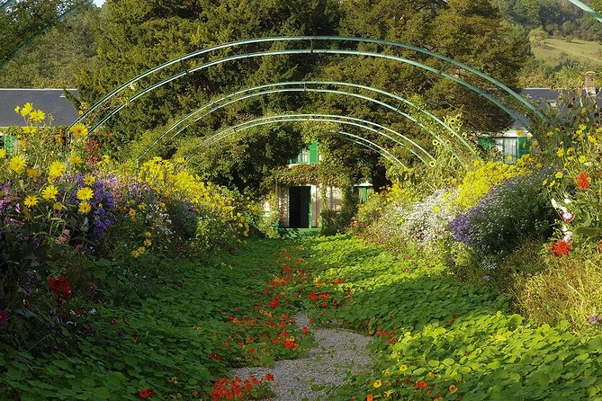 Giverny Half Day Guided Trip With Monets House & Gardens From Paris by Minivan - Booking and Cancellation Policies