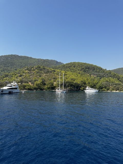 Gocek: Yacht Trip and 12 Island Full-Day Tour With Lunch - Boat Tour Experience