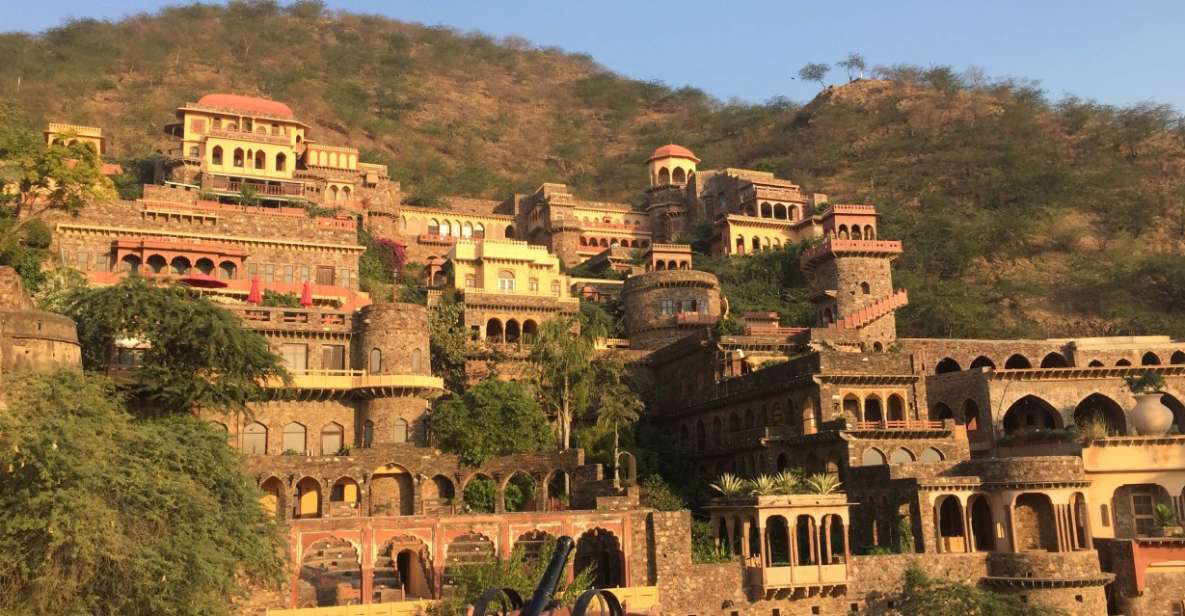 Golden Triangle Tour With Neemrana Fort - Common questions