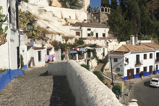 Granada Walking Tour: Albaicin and Sacromonte Quarters - Common questions