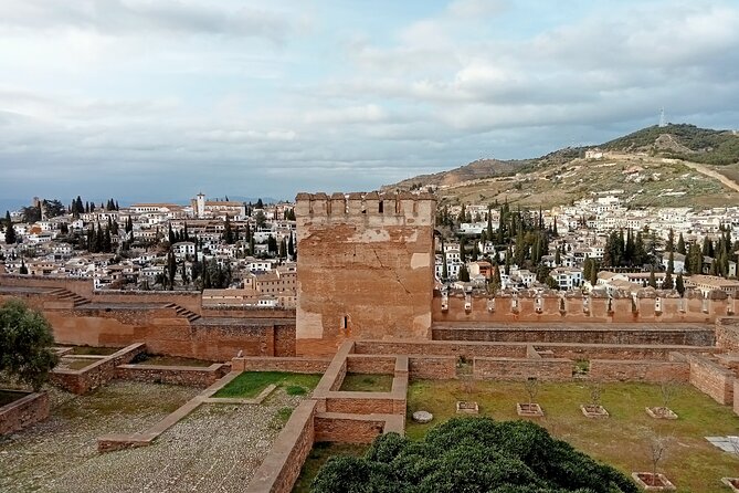Guided Walking Tour With Panoramic Views and Terraces of Granada - User Interaction Features