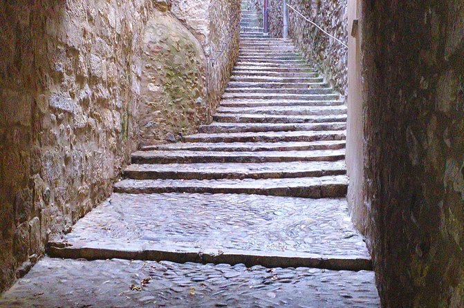 Half-Day Game of Thrones Walking Tour in Girona With a Guide - Game of Thrones Season 6 Scenes