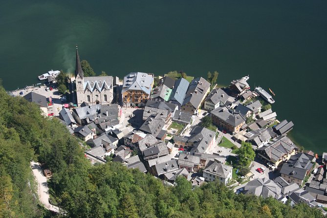 Hallstatt Day Trip From Vienna With Skywalk - Tour Guide Experience