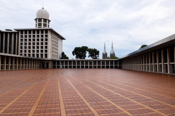 Historic Jakarta Half-Day Private Tour With Lunch and Souvenir - Common questions