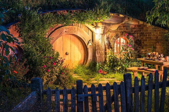 Hobbiton Movie Set Small Group Tour From Auckland - Tour Experience and Highlights