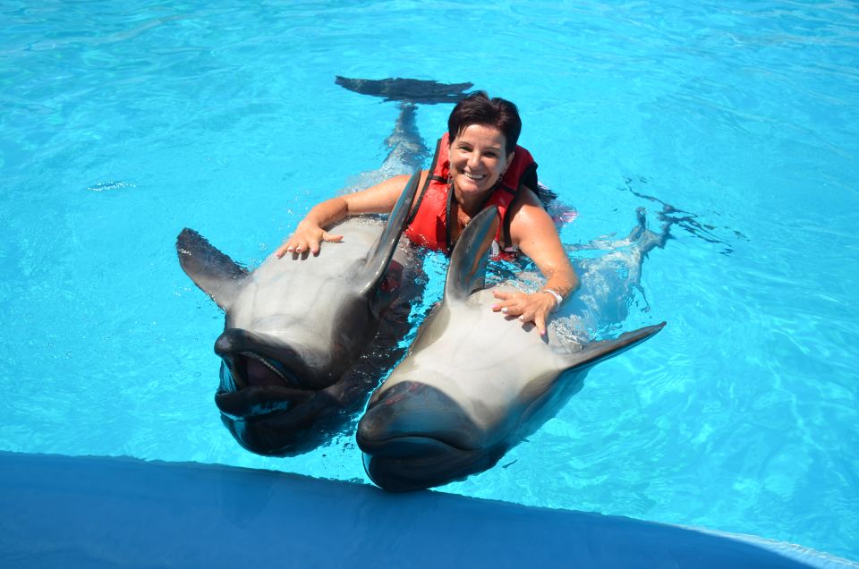 Hurghada: Dolphin World Private Swimming With Transfers - Review Summary