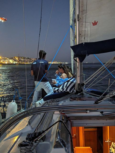 HYPA TOURS - New Year Lisbon: Private 2h Boat Tour. - Directions & Logistics