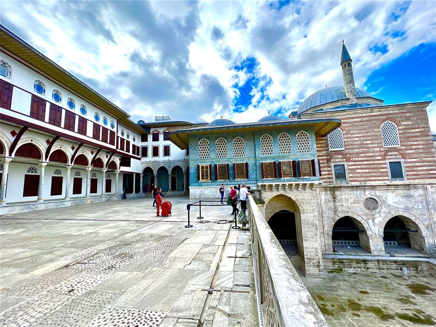 Istanbul: Topkapi Palace and Harem Small Group Tour - Activity Inclusions