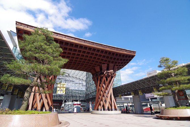 Kanazawa Full-Day Private Tour With Government Licensed Guide - Traveler Photos Access