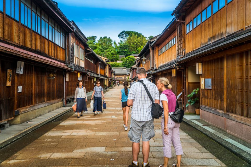 Kanazawa: Private Food Tasting Walking Tour - Historical Sites and Food Exploration