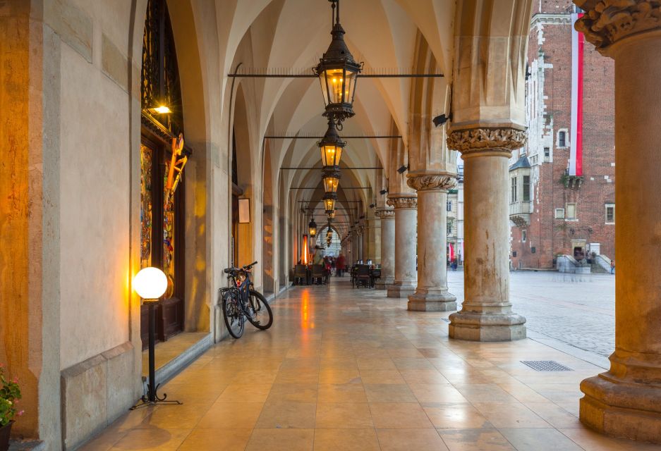 Krakow Old Town and Cloth Hall Private Guided Tour - Pricing and Availability