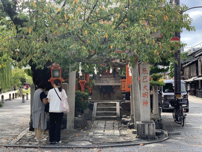 Kyoto: Gion Cultural Walking Tour With Geisha Performance - Meeting Point and Traveler Reviews