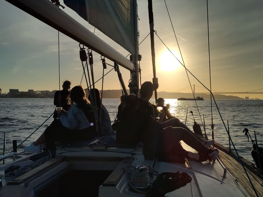 Lisbon: Private Sightseeing Yacht Tour With Welcome Drink - Directions