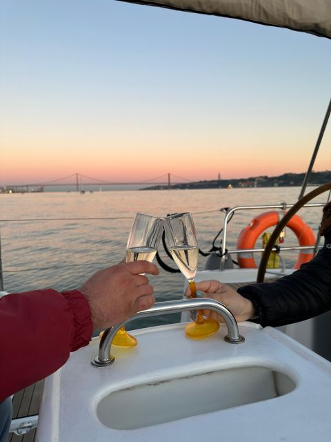Lisbon: Romantic Sunset Cruise With Wine & Portuguese Tapas - Iconic Monuments