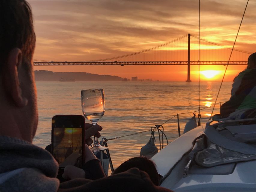 Lisbon: Sunset Sailing Cruise With Wine - Customer Testimonials