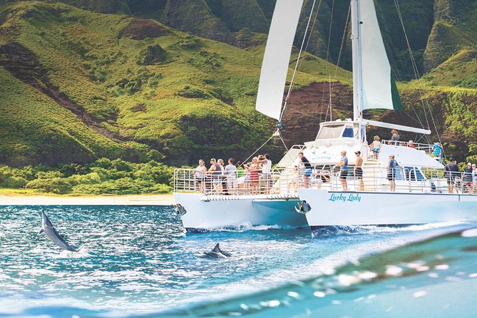 LUCKY LADY - Deluxe Na Pali Morning Snorkel Tour - Amenities and Refreshments