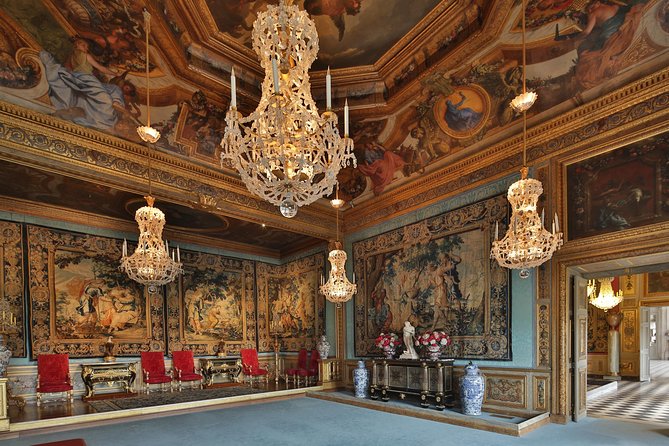 Luxury Evening Dining Experience at Chateau De Vaux-Le-Vicomte - Photography and Souvenir Opportunities