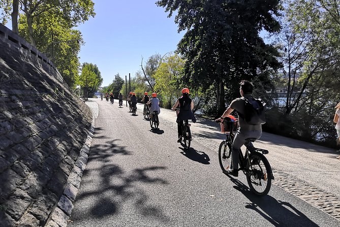 Lyon Electric Bike Tour Including Food Tasting With a Local Guide - Guide and E-Bikes