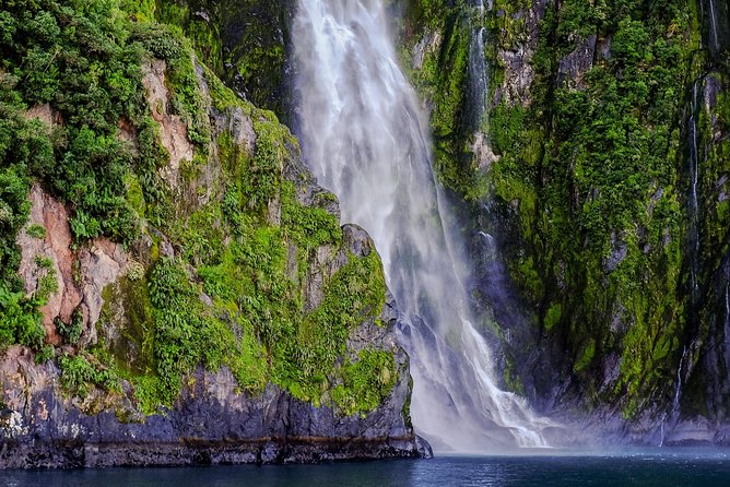 Milford Sound Heli Flight Including Scenic Landings, Boat Cruise - Common questions