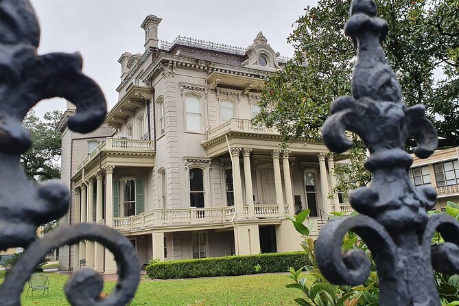 New Orleans Garden District and Cemetery Bike Tour - Group Size