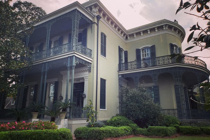 New Orleans Garden District Walking Tour Including Lafayette Cemetery No. 1 - Experience Highlights