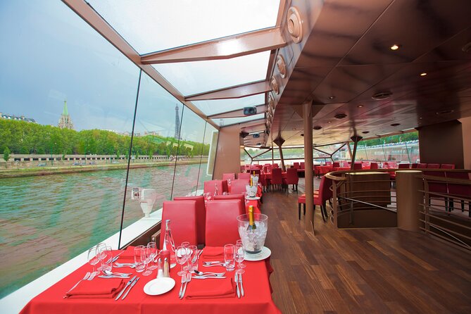 Paris Christmas Lunch Cruise by Bateaux Mouches - Common questions