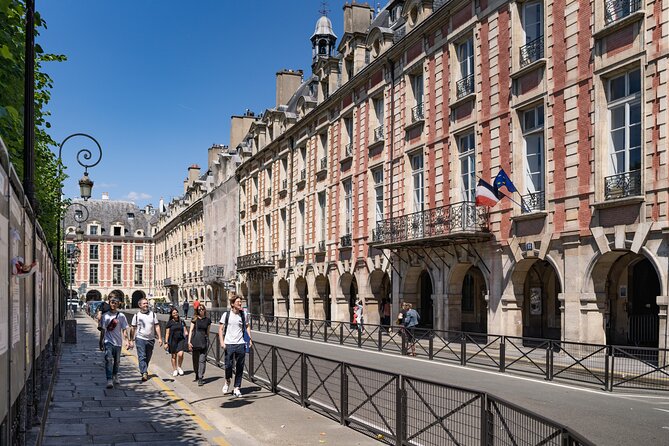 Paris Iconic Neighborhoods Guided Walking Tour - Neighborhood Highlights and Exploration