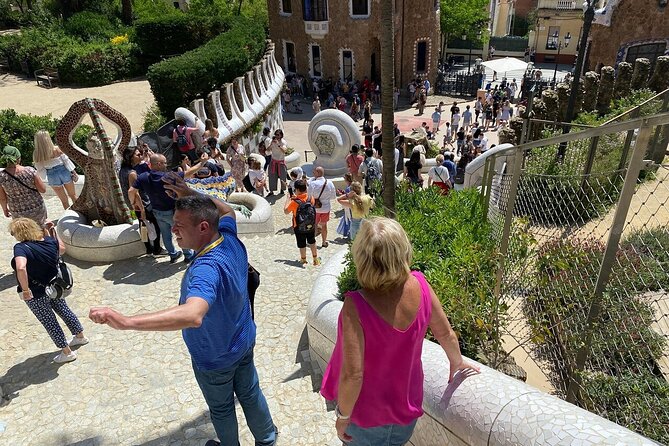 Park Guell Guided Tour With Skip the Line Ticket - Guide Qualities and Expertise