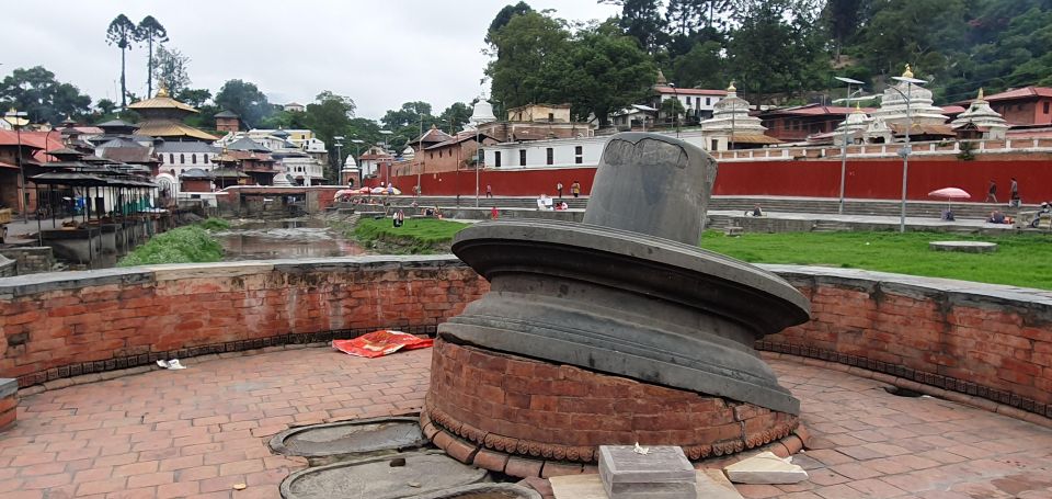 Pashupatinath (Hindu Cremation) & Boudhanath Tour - Common questions