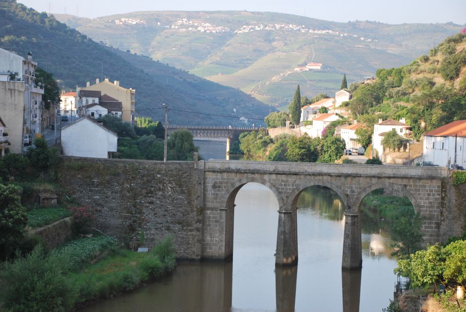 Pinhão: Douro Valley Rabelo Boat Tour and Kayak Experience - Activity Details