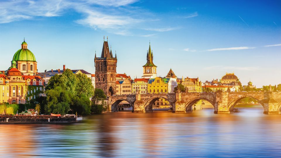 Prague: 45-Minute Historical River Cruise and Refreshments - Customer Reviews and Ratings