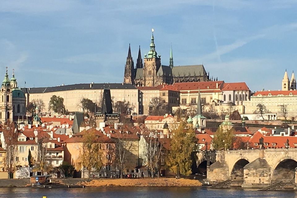 Prague: Historic City Center Bus Tour - Review Summary