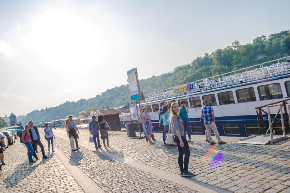 Prague: Sightseeing Boat Cruise With Buffet Dinner - Customer Reviews