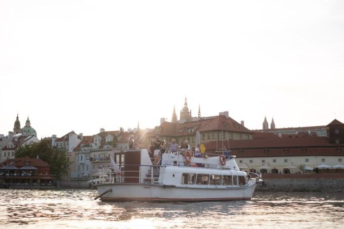 Prague: Vltava River Private Boat Party With Drinks - Important Information