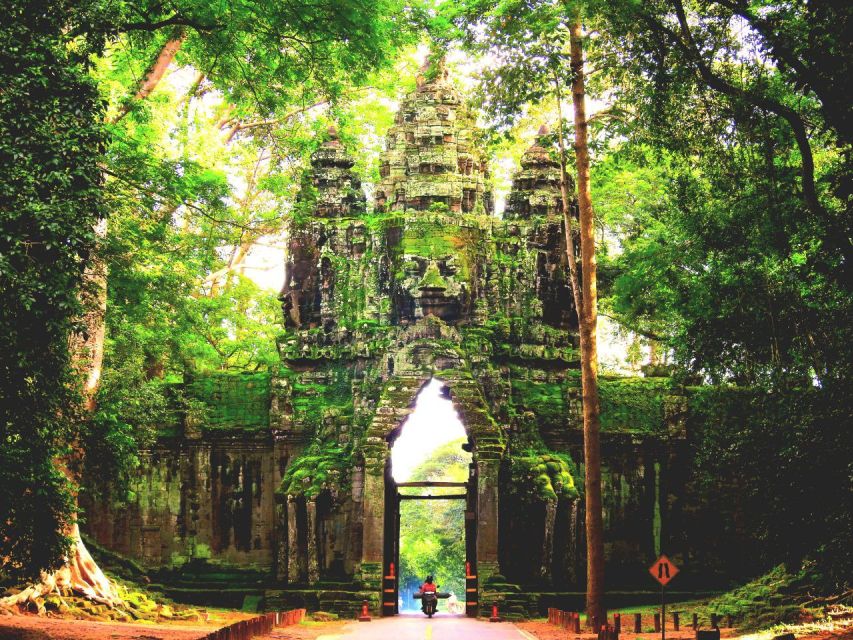 Private 2-Days Discover the Major Temple & Floating Village - Major Temples of Angkor Archeological Park