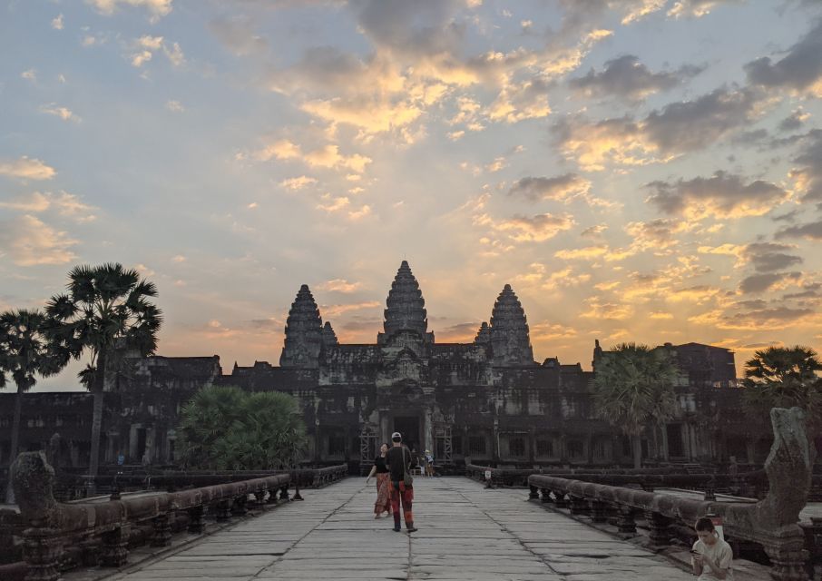 Private Angkor Wat Tour at Sunrise - Local Culture Exploration