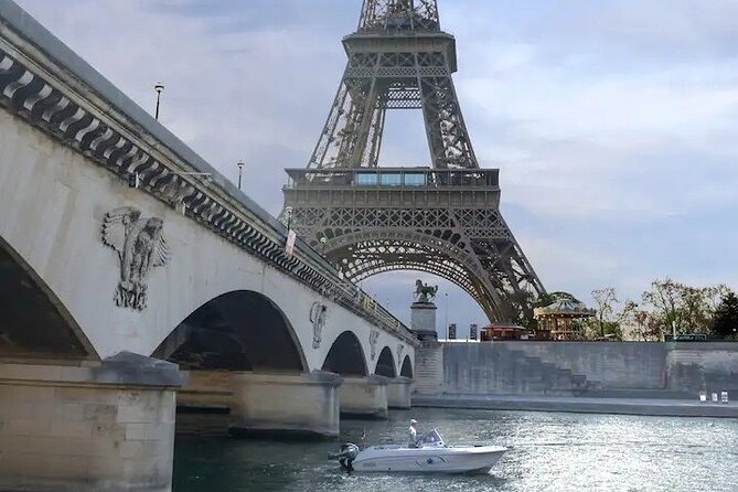 Private Boat Tour in Paris With Your Own Captain/Guide - Common questions