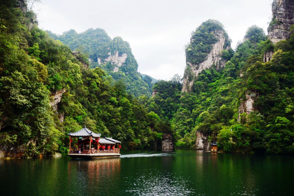 Private Day Tour to Yellow Dragon Cave & BaoFeng Lake - Itinerary Details