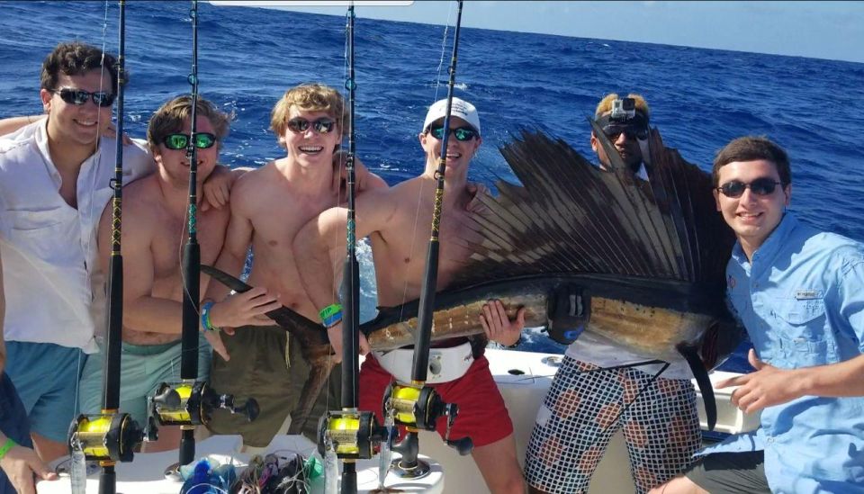 Punta Cana: Deep Sea Fishing Trip With Open Bar - Open Bar and Refreshments
