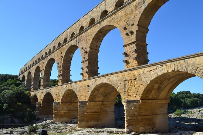 Roman Sites and Historical Places Small-Group Day Trip From Avignon - Nîmes Roman Amphitheater Exploration